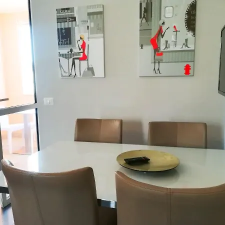 Modern With Wi-fi, Air Conditioning And Balcony; Pets Allowed 펜션